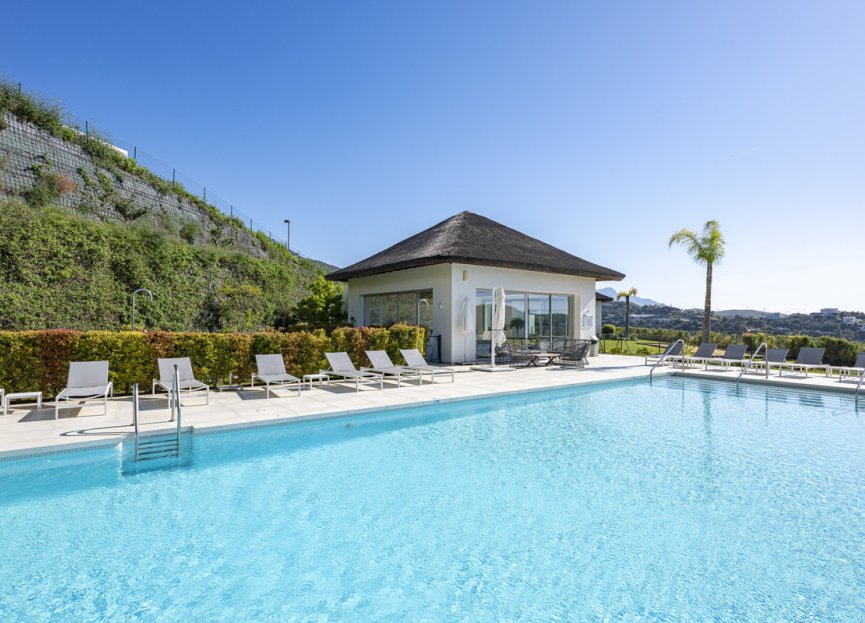 Resale - Apartment - Middle Floor Apartment - Benahavís - Benahavís Centro