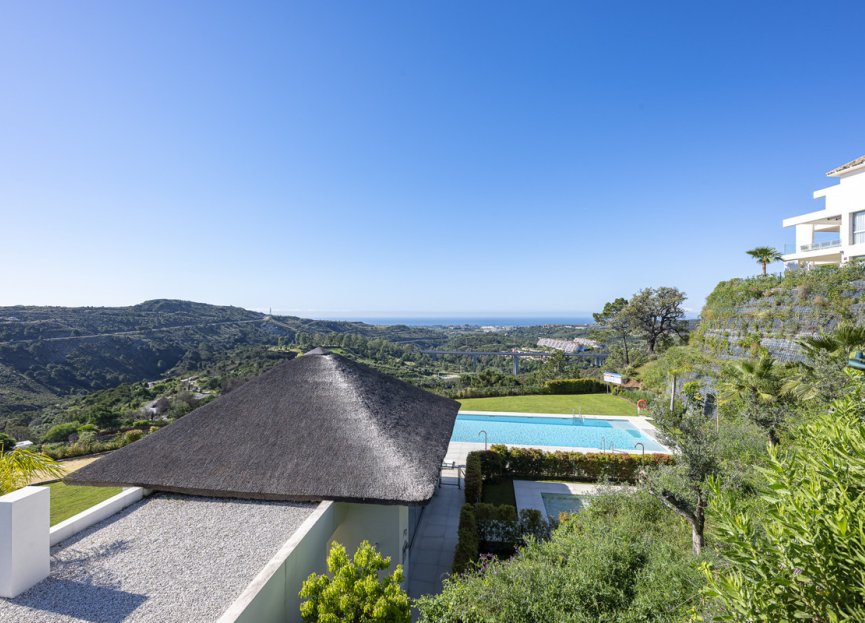 Resale - Apartment - Middle Floor Apartment - Benahavís - Benahavís Centro