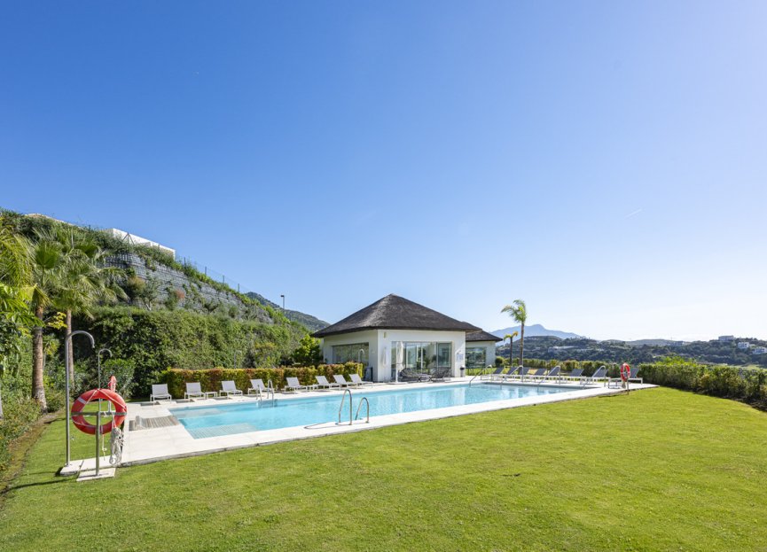 Resale - Apartment - Middle Floor Apartment - Benahavís - Benahavís Centro