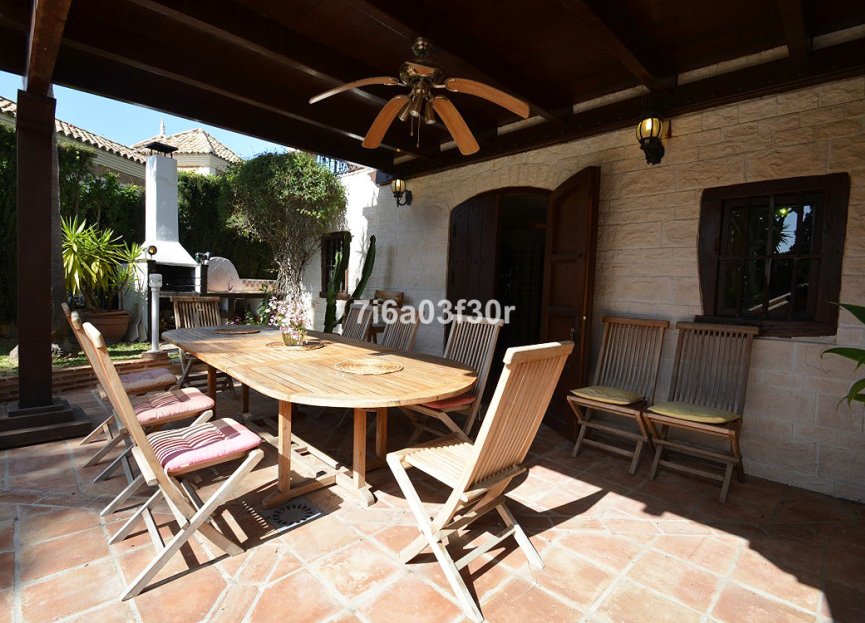 Resale - House - Detached Villa - Marbella - Nueva Andalucia