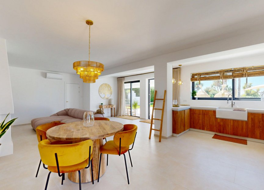 Resale - House - Detached Villa - Estepona - Estepona Centro