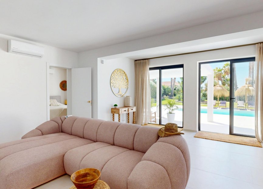 Resale - House - Detached Villa - Estepona - Estepona Centro