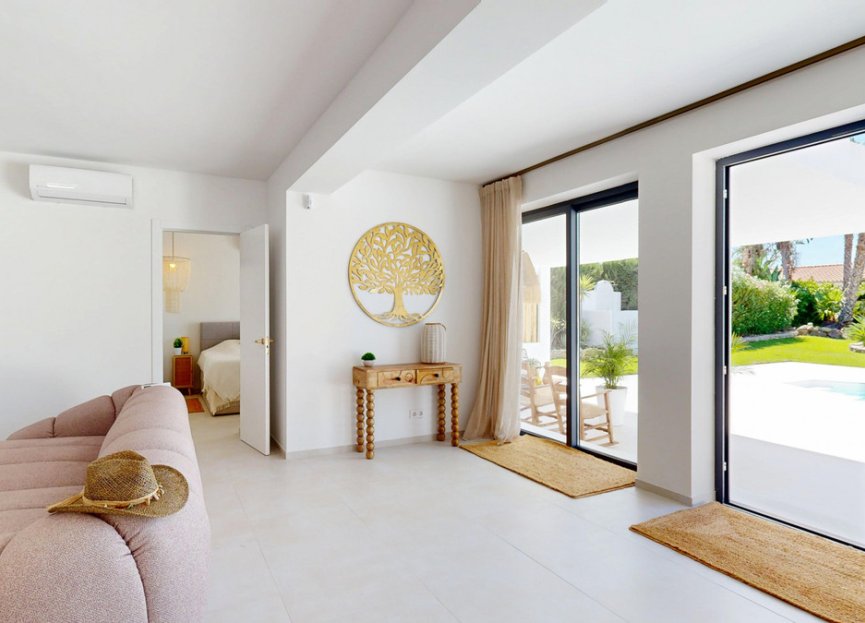 Resale - House - Detached Villa - Estepona - Estepona Centro