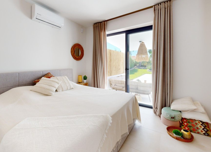 Resale - House - Detached Villa - Estepona - Estepona Centro