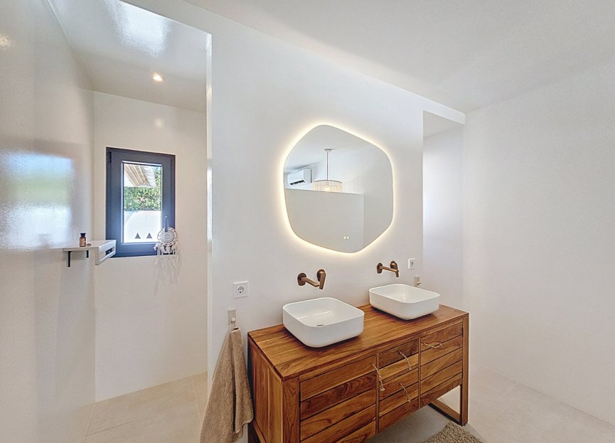 Resale - House - Detached Villa - Estepona - Estepona Centro