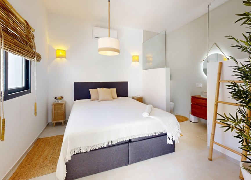 Resale - House - Detached Villa - Estepona - Estepona Centro