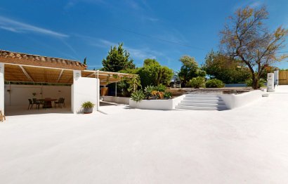 Resale - House - Detached Villa - Estepona - Estepona Centro