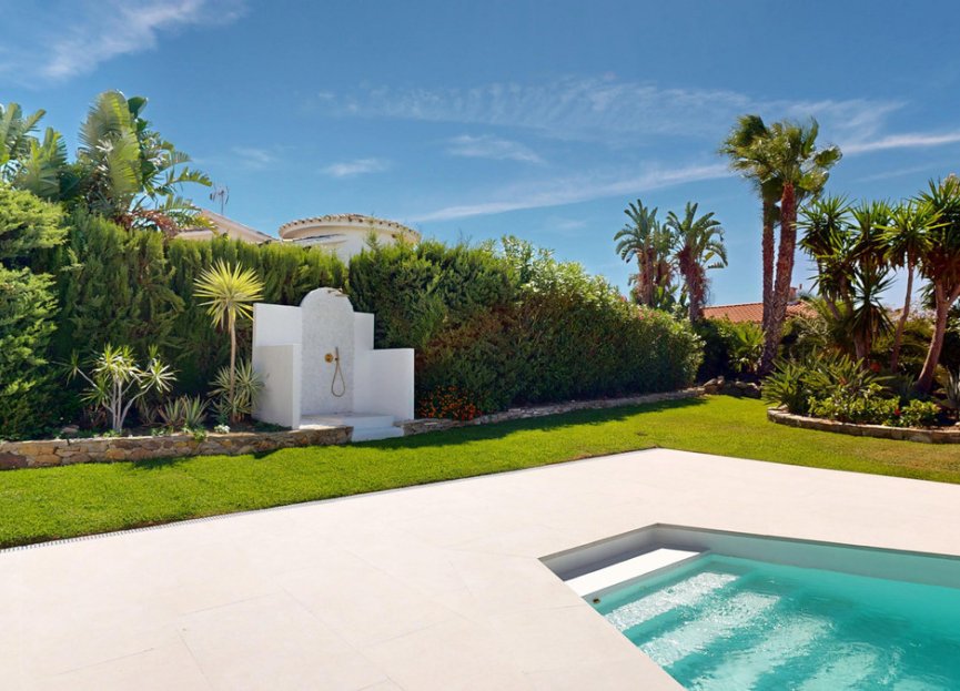 Resale - House - Detached Villa - Estepona - Estepona Centro