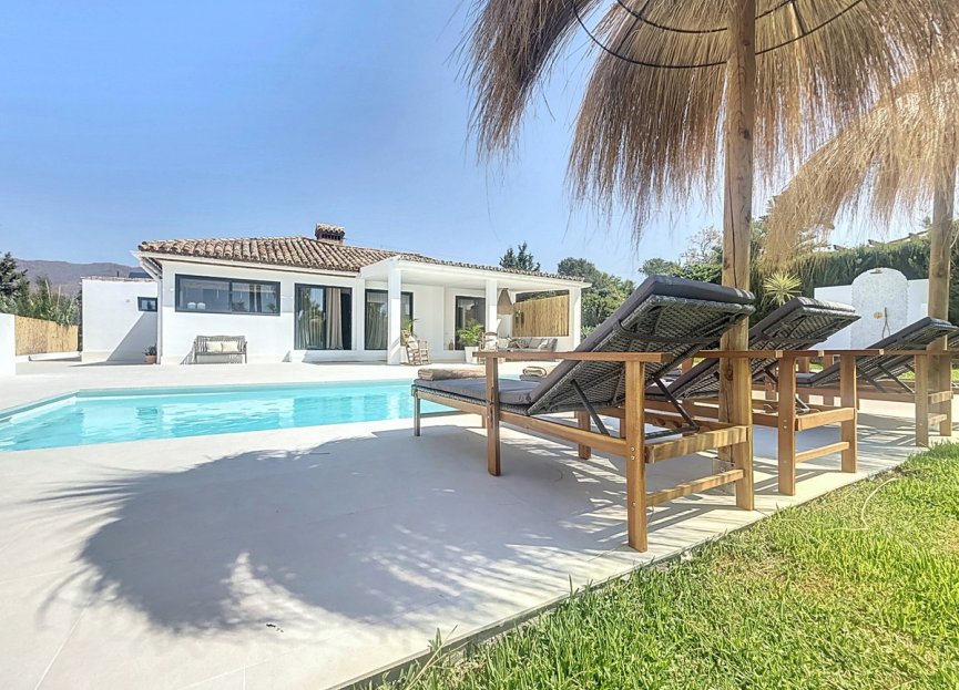 Resale - House - Detached Villa - Estepona - Estepona Centro