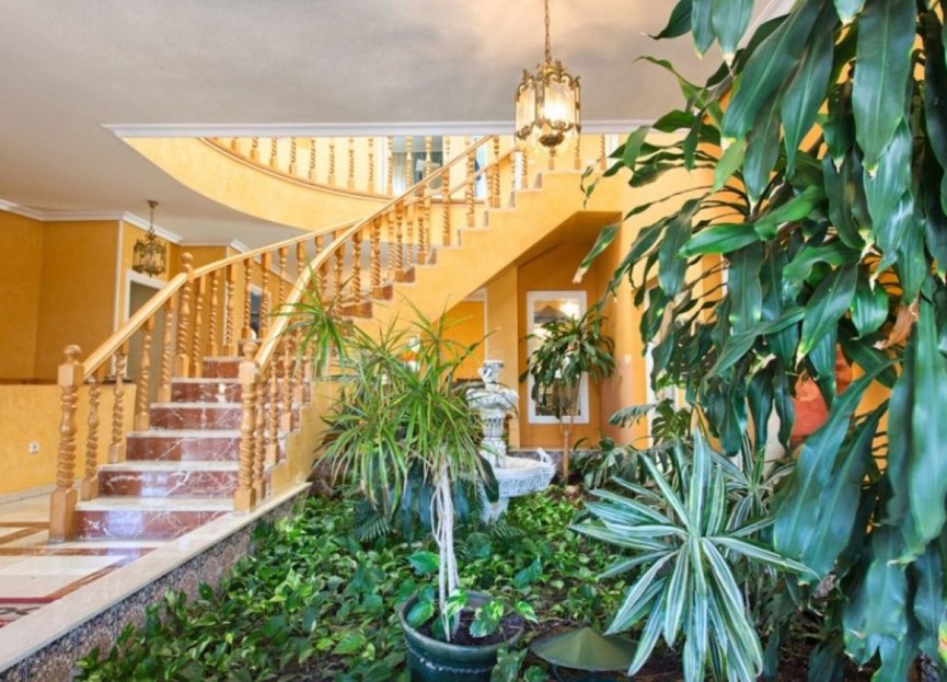 Resale - House - Detached Villa - Benalmádena - Torrequebrada