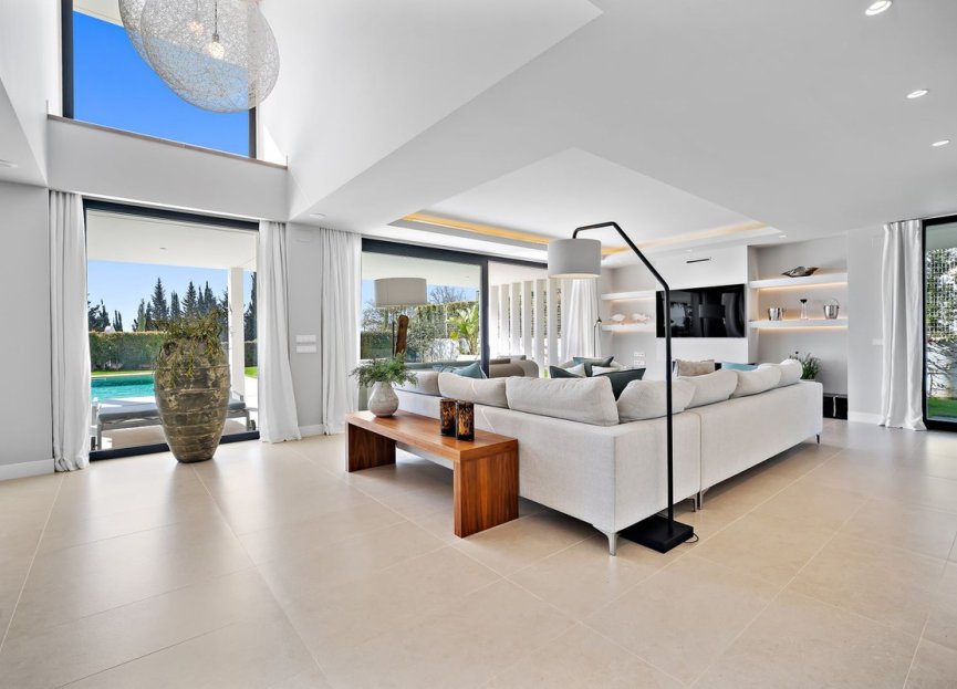 Resale - House - Detached Villa - Estepona - Cancelada