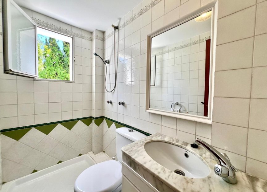 Resale - Apartment - Top Floor Apartment - Marbella - Elviria