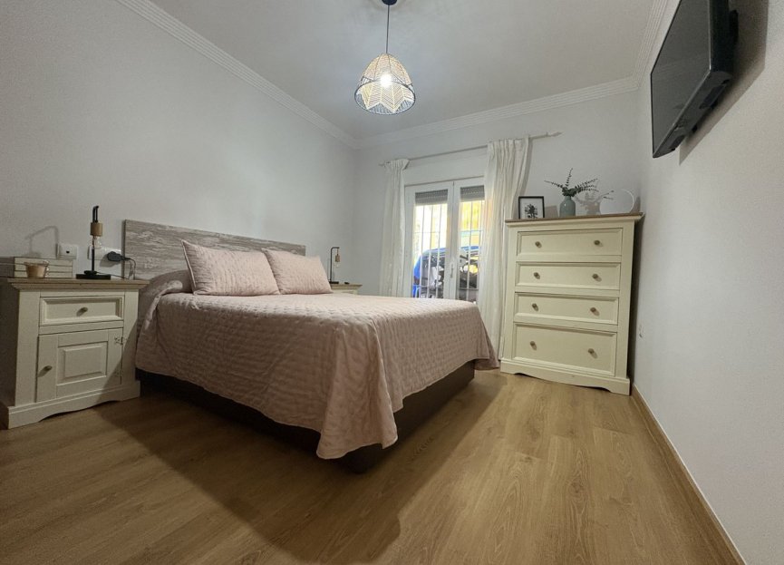 Resale - Ground floor apartment - Estepona - Atalaya