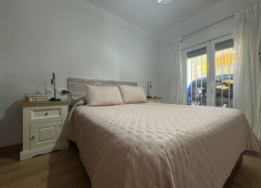 Resale - Ground floor apartment - Estepona - Atalaya