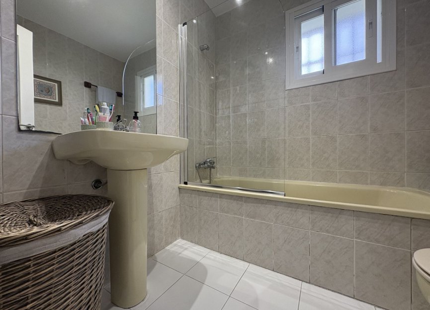 Resale - Ground floor apartment - Estepona - Atalaya