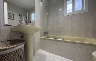 Resale - Ground floor apartment - Estepona - Atalaya