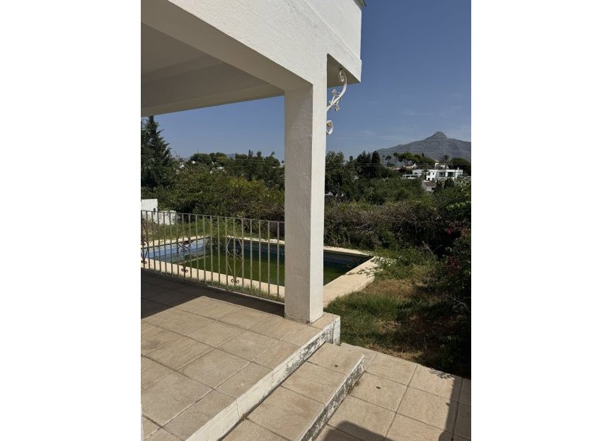 Resale - House - Detached Villa - Marbella - Nueva Andalucia