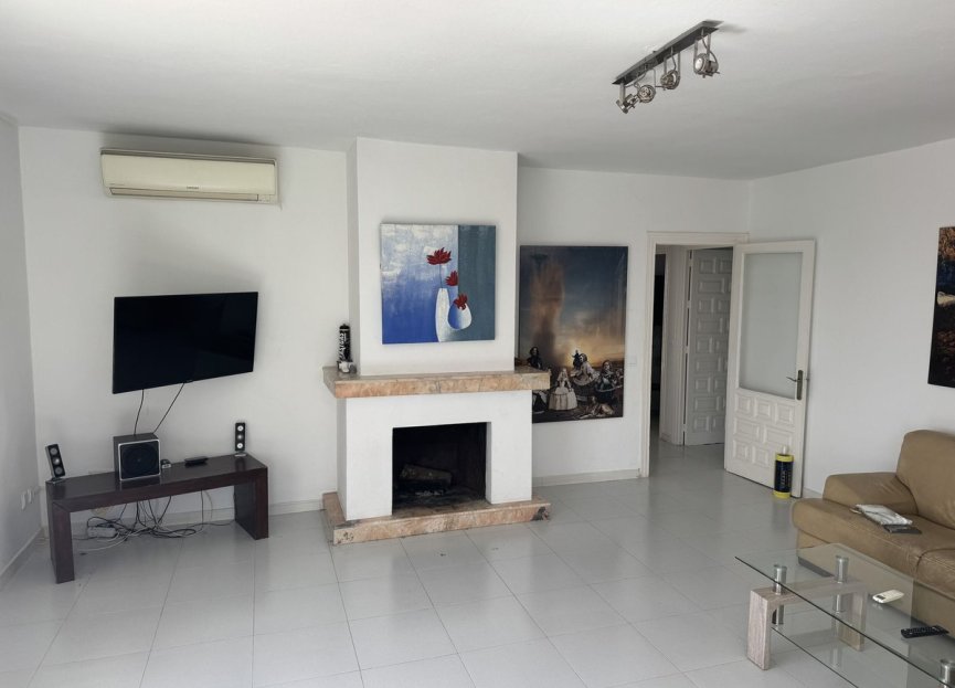 Resale - House - Detached Villa - Marbella - Nueva Andalucia