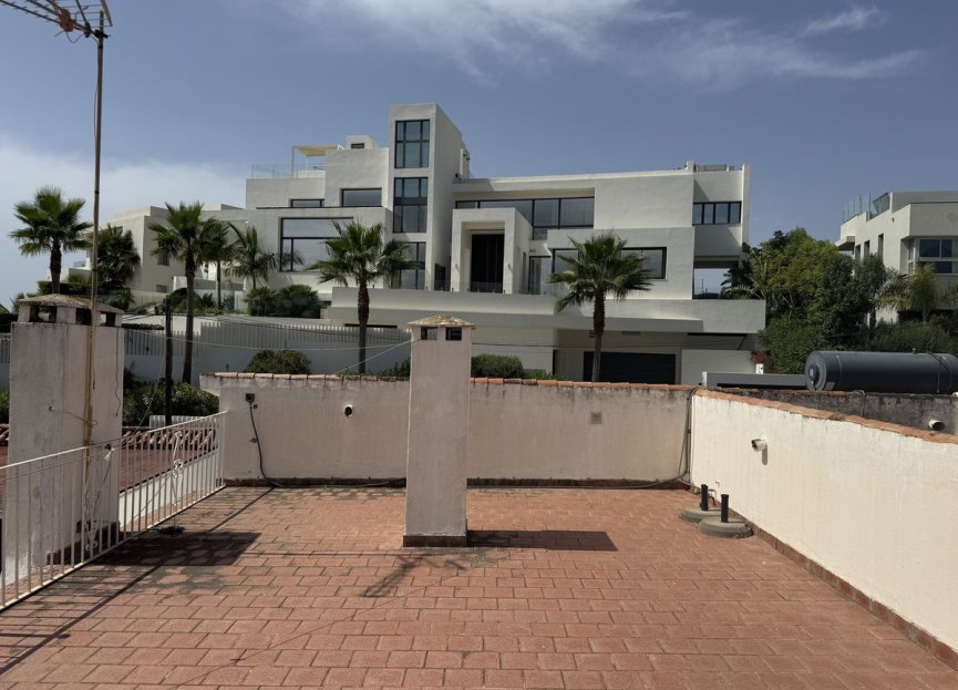 Resale - House - Detached Villa - Marbella - Nueva Andalucia