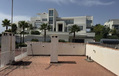 Resale - House - Detached Villa - Marbella - Nueva Andalucia