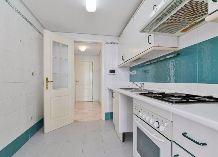 Resale - Apartment - Middle Floor Apartment - Marbella - Marbella Centro