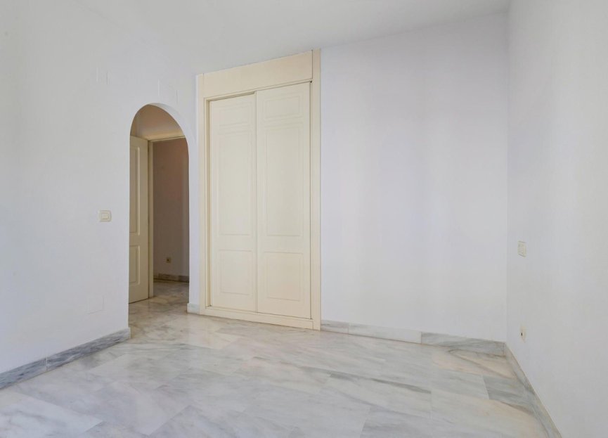 Resale - Apartment - Middle Floor Apartment - Marbella - Marbella Centro