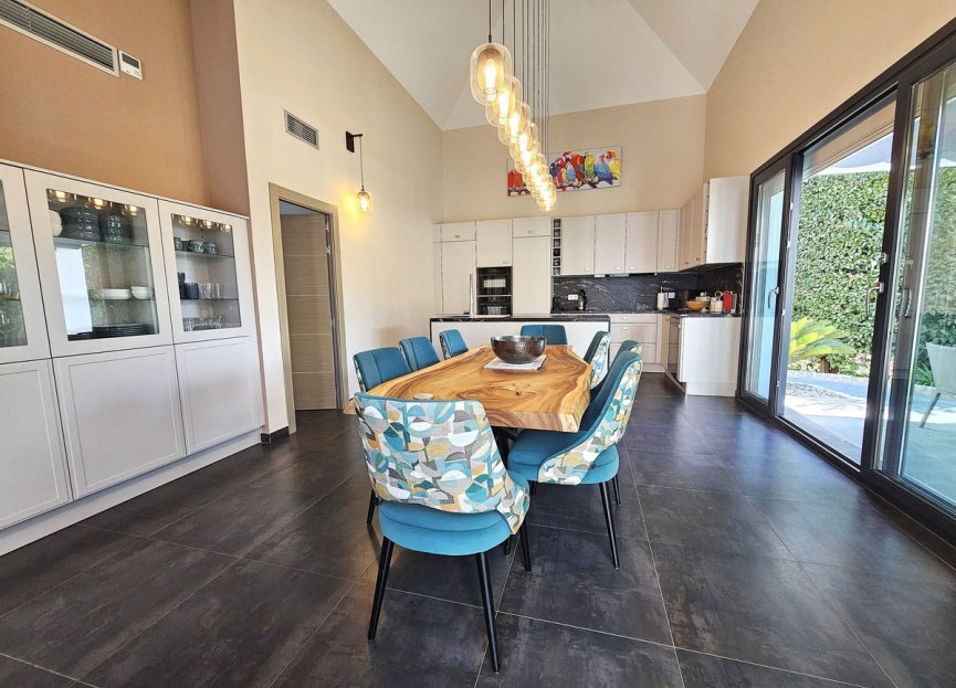 Resale - House - Detached Villa - Benahavís - Benahavís Centro