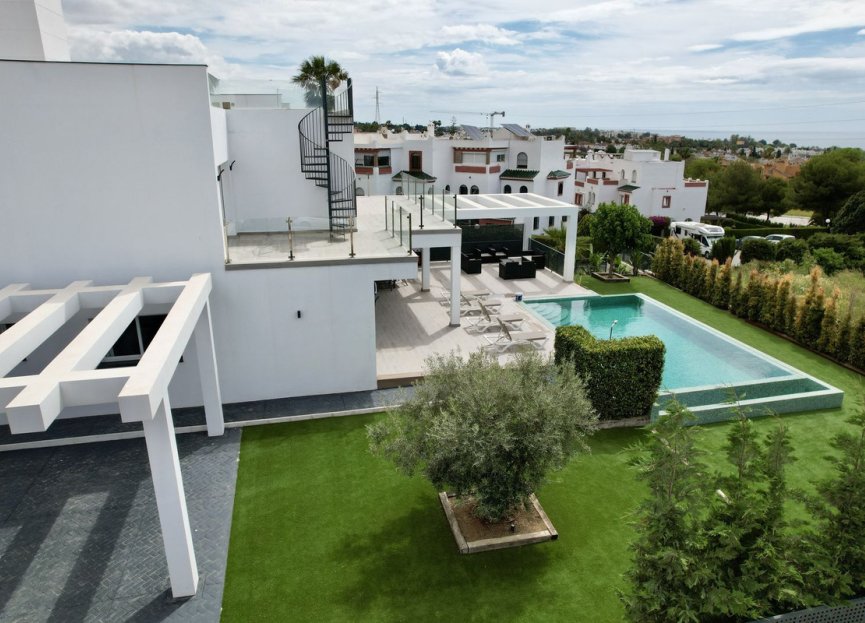 Resale - House - Detached Villa - Estepona - Cancelada