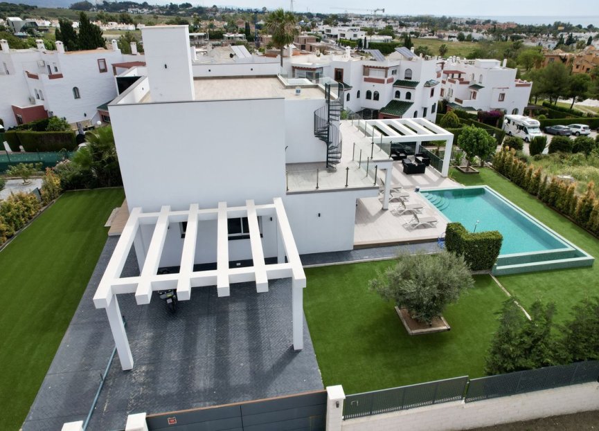 Resale - House - Detached Villa - Estepona - Cancelada