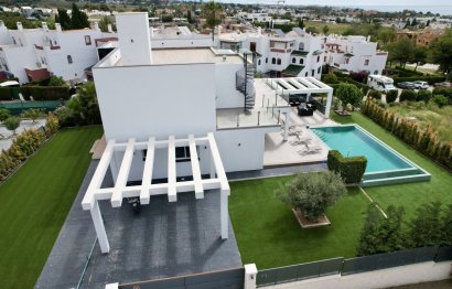 Resale - House - Detached Villa - Estepona - Cancelada