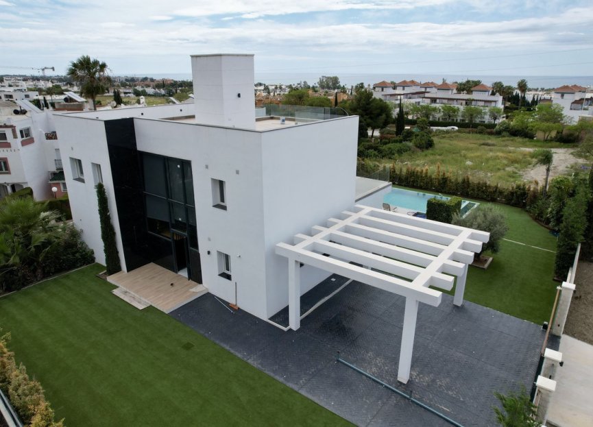 Resale - House - Detached Villa - Estepona - Cancelada