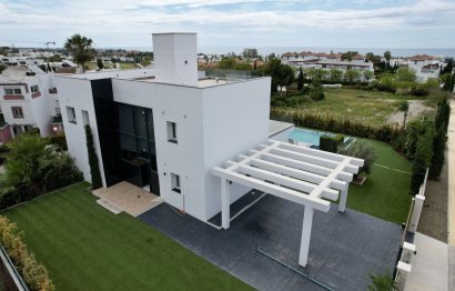 Resale - House - Detached Villa - Estepona - Cancelada