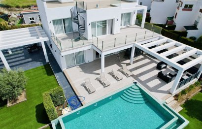 Resale - House - Detached Villa - Estepona - Cancelada