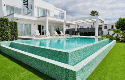 Resale - House - Detached Villa - Estepona - Cancelada