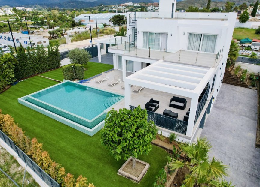 Resale - House - Detached Villa - Estepona - Cancelada