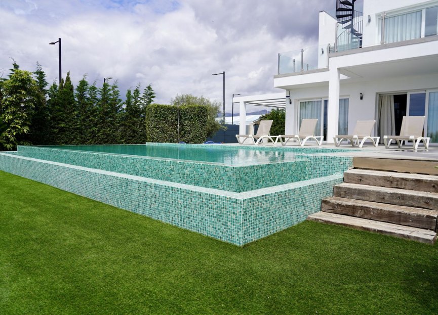 Resale - House - Detached Villa - Estepona - Cancelada