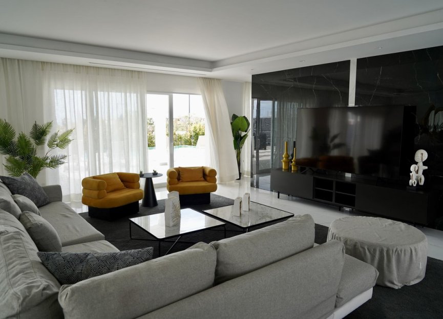 Resale - House - Detached Villa - Estepona - Cancelada