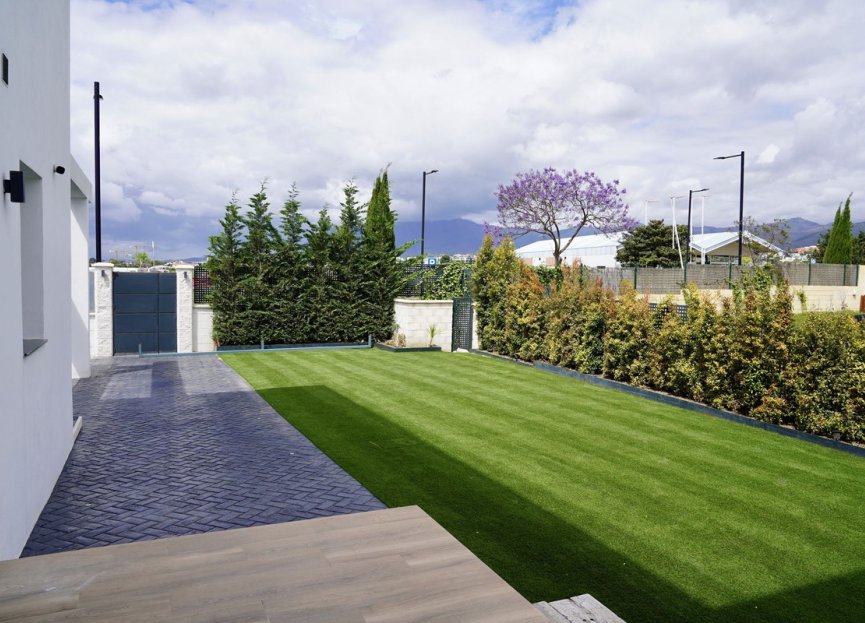 Resale - House - Detached Villa - Estepona - Cancelada