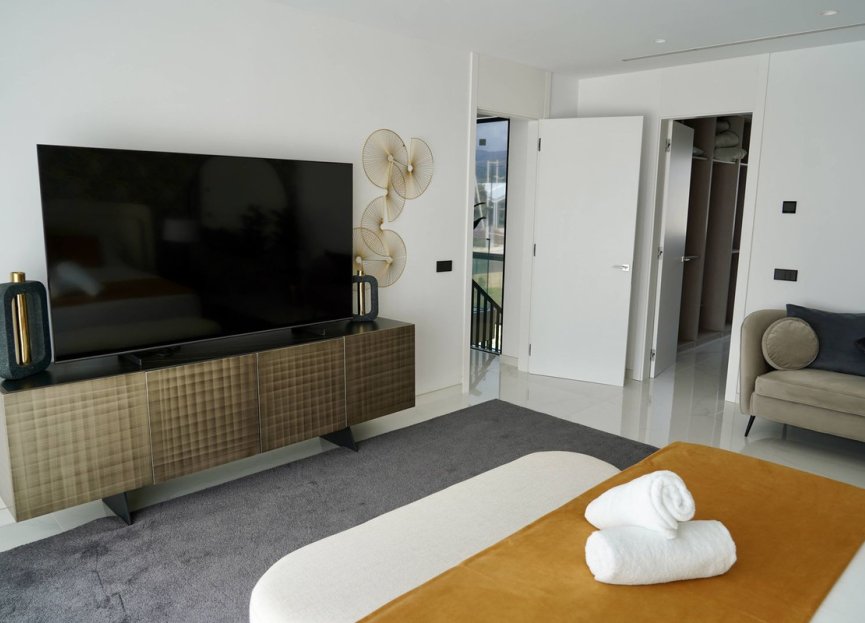 Resale - House - Detached Villa - Estepona - Cancelada