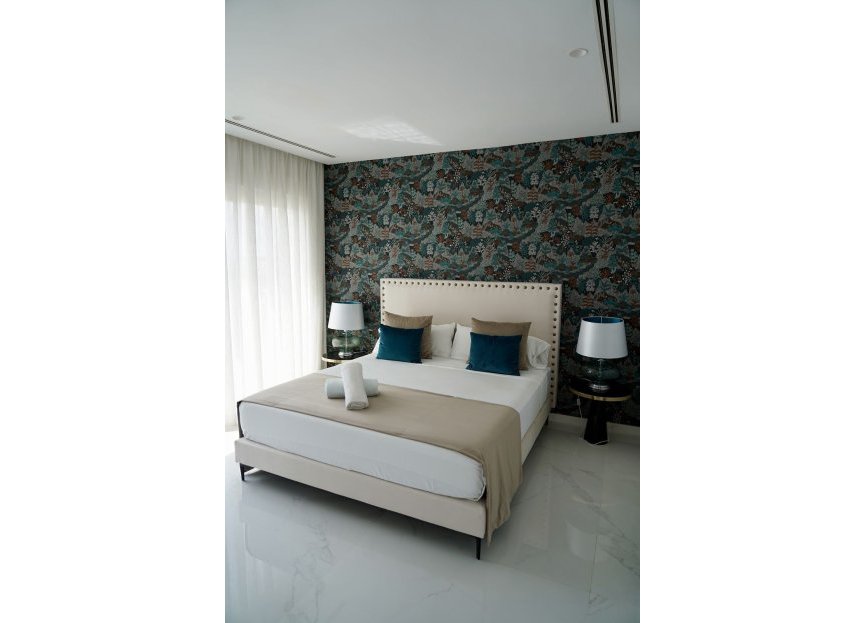 Resale - House - Detached Villa - Estepona - Cancelada