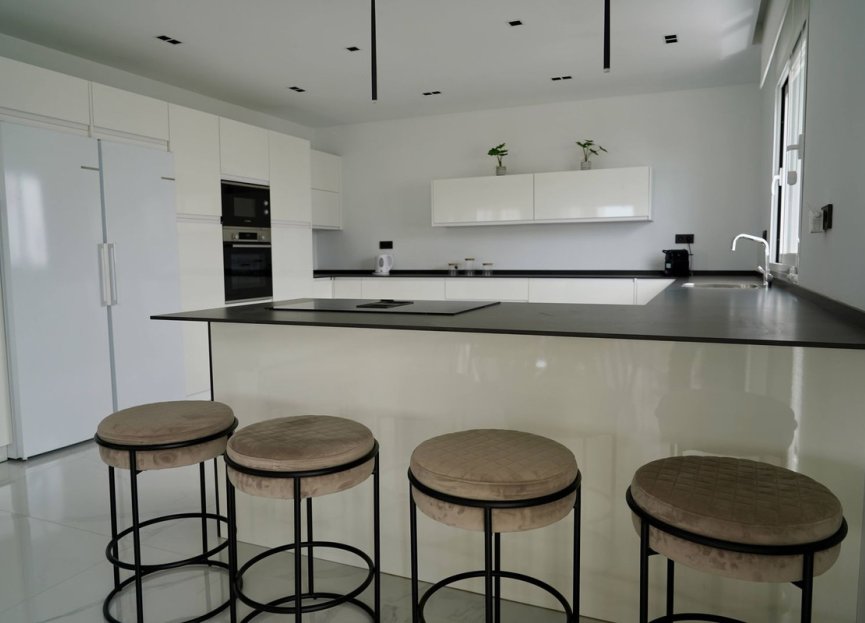 Resale - House - Detached Villa - Estepona - Cancelada