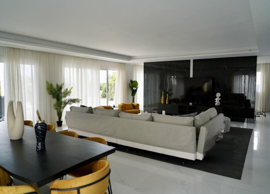 Resale - House - Detached Villa - Estepona - Cancelada