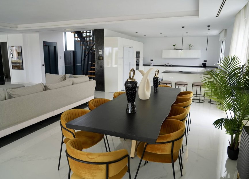 Resale - House - Detached Villa - Estepona - Cancelada