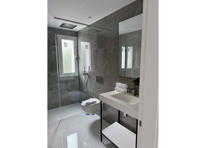 Resale - House - Detached Villa - Estepona - Cancelada