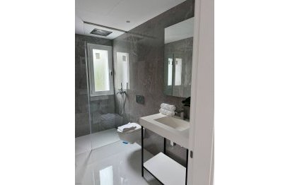 Resale - House - Detached Villa - Estepona - Cancelada