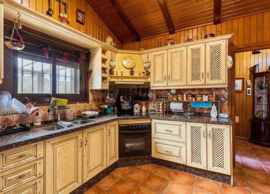 Resale - House - Finca - Cortijo - Estepona - Estepona Centro