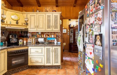 Resale - House - Finca - Cortijo - Estepona - Estepona Centro