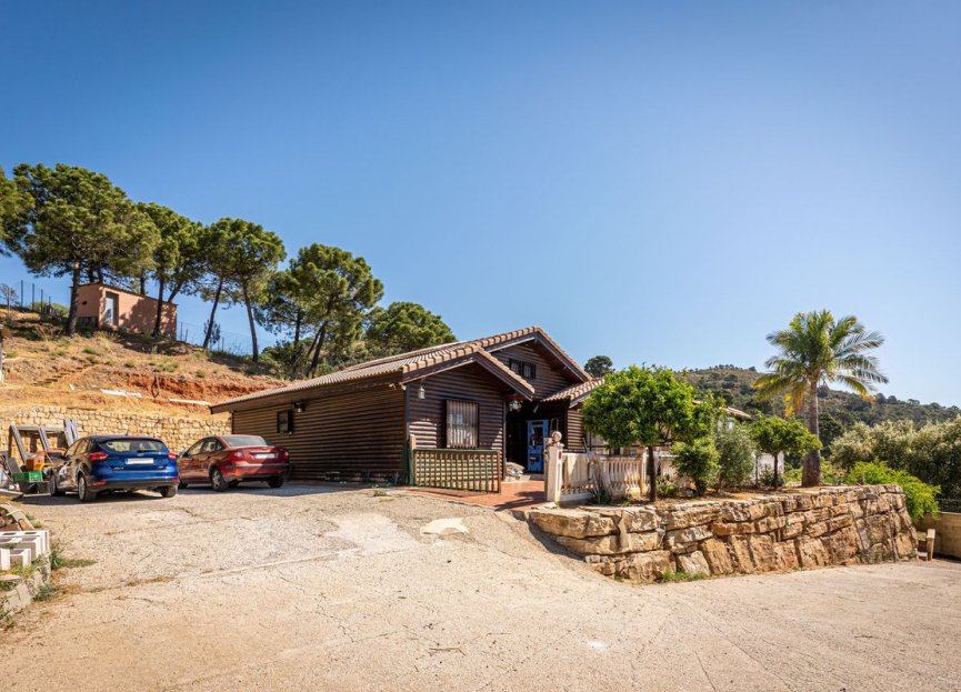 Resale - House - Finca - Cortijo - Estepona - Estepona Centro