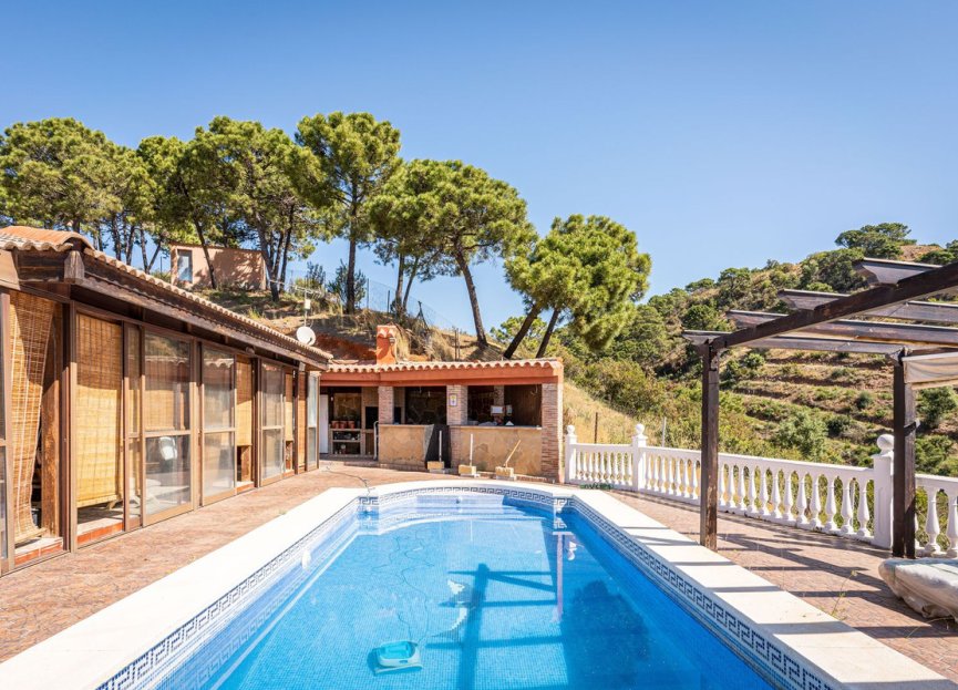 Resale - House - Finca - Cortijo - Estepona - Estepona Centro