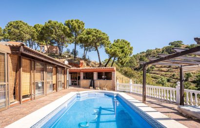 Resale - House - Finca - Cortijo - Estepona - Estepona Centro